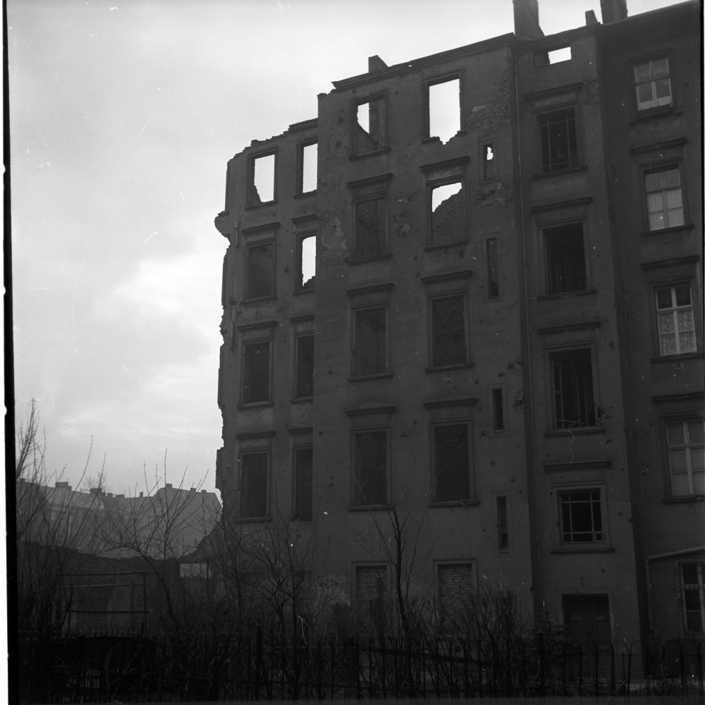 Negativ: Ruine, Hohenfriedbergstraße 22, 1954 (Museen Tempelhof-Schöneberg/Herwarth Staudt CC BY-NC-SA)