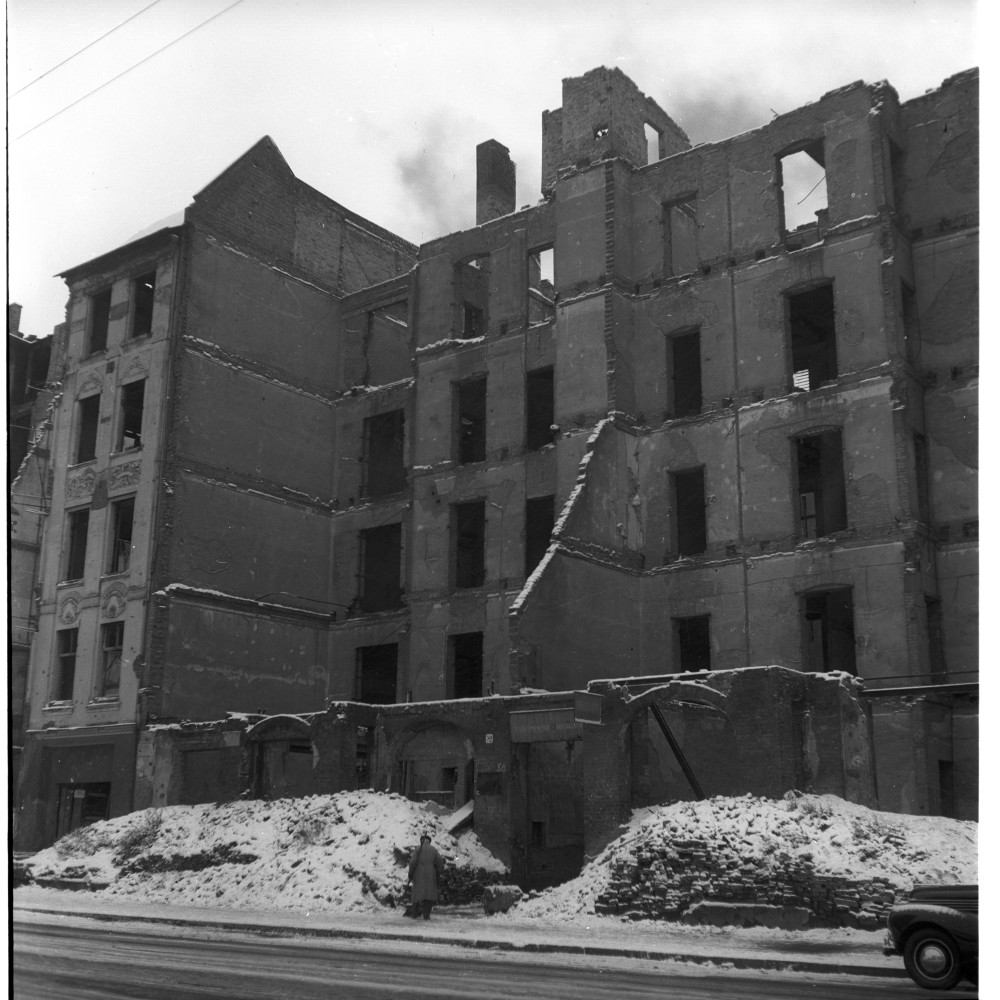 Negativ: Ruine, Hohenstaufenstraße 50, 1952 (Museen Tempelhof-Schöneberg/Herwarth Staudt CC BY-NC-SA)
