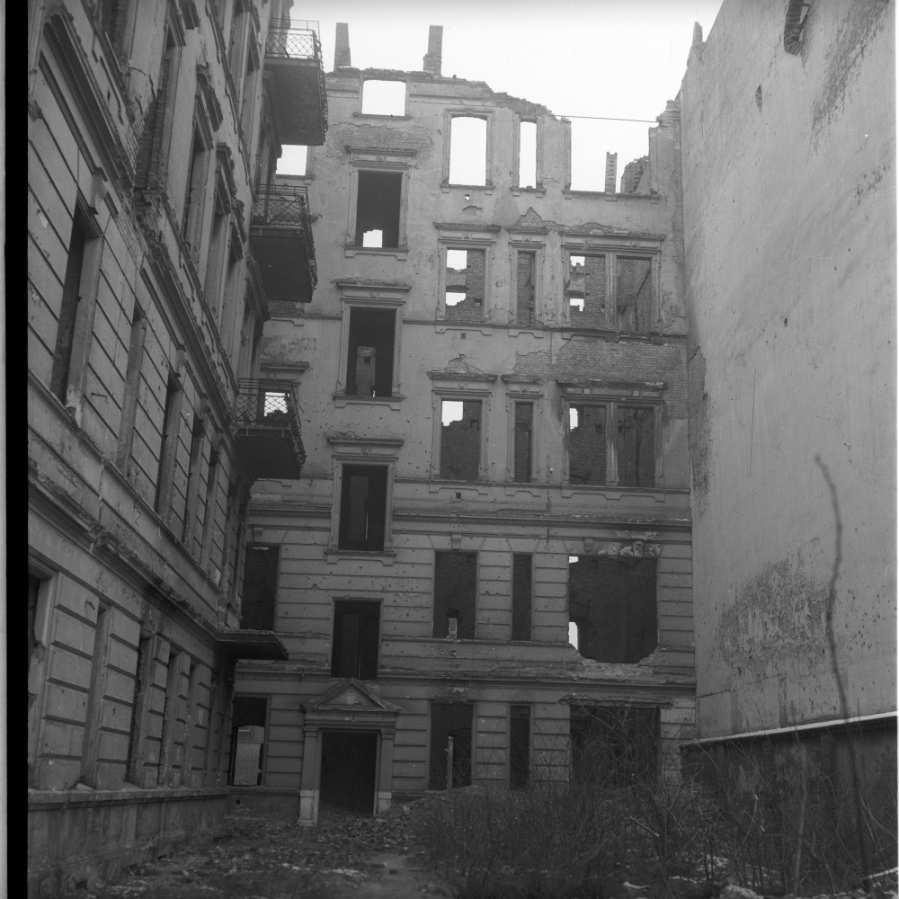 Negativ: Ruine, Kleiststraße 4, 1952 (Museen Tempelhof-Schöneberg/Herwarth Staudt CC BY-NC-SA)