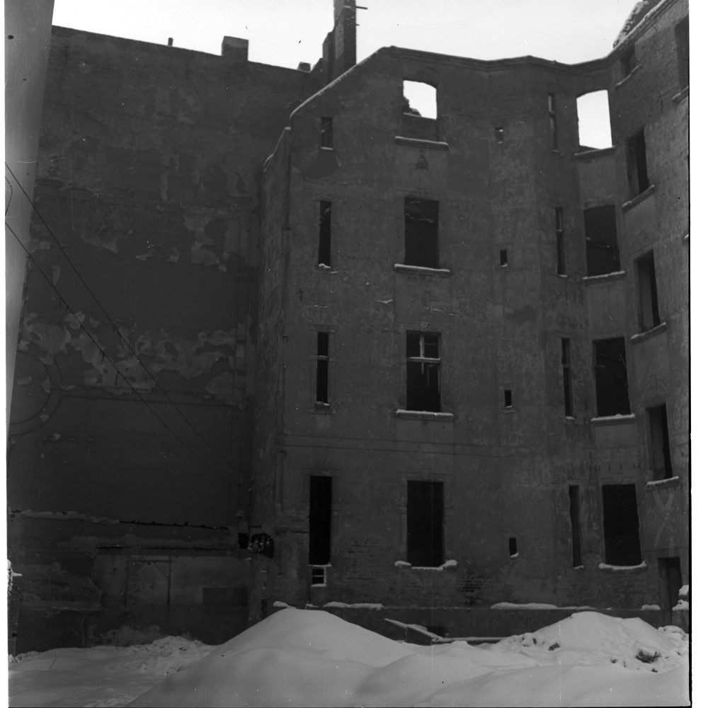 Negativ: Ruine, Knausstraße 14, 1954 (Museen Tempelhof-Schöneberg/Herwarth Staudt CC BY-NC-SA)