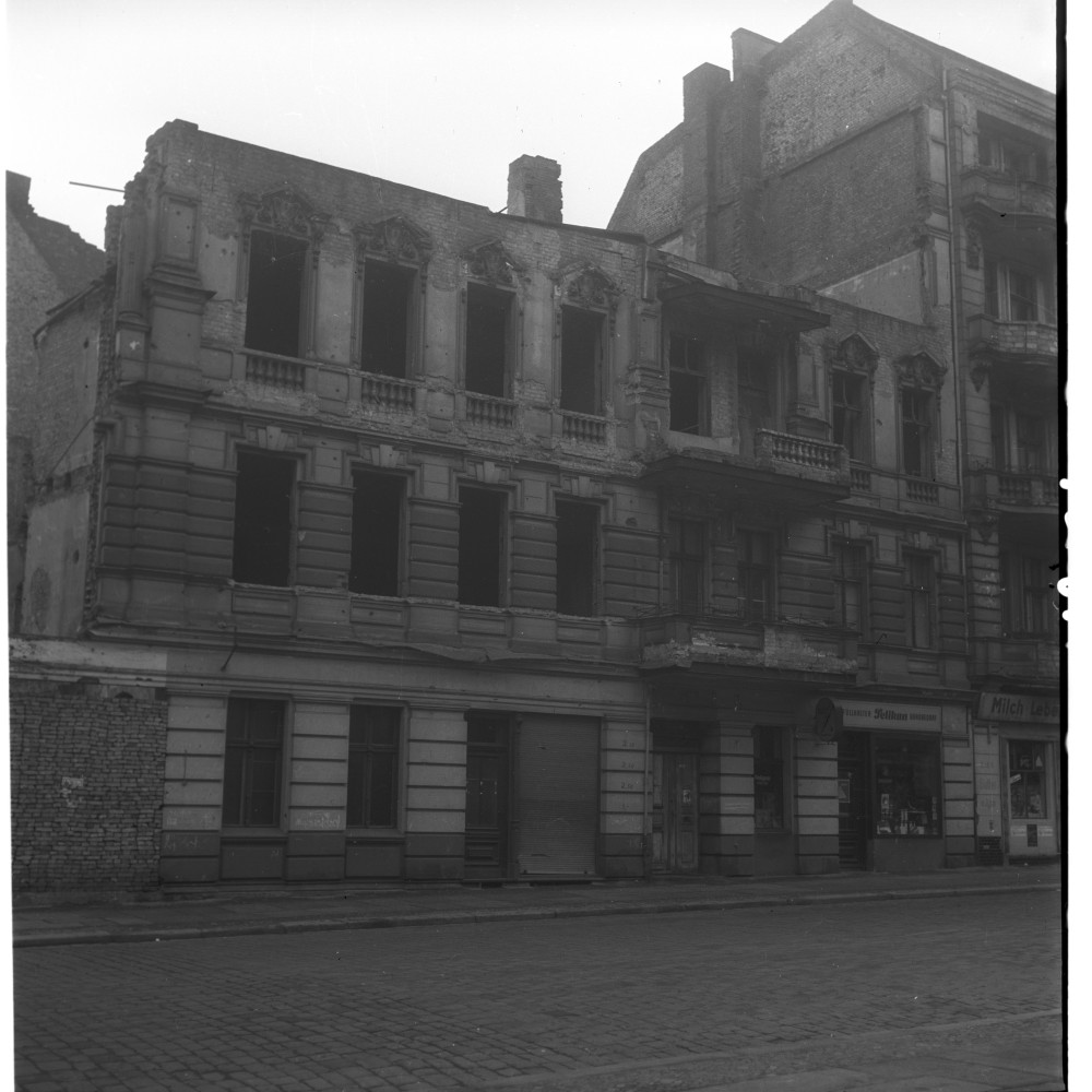 Negativ: Ruine, Kolonnenstraße 47, 1954 (Museen Tempelhof-Schöneberg/Herwarth Staudt CC BY-NC-SA)