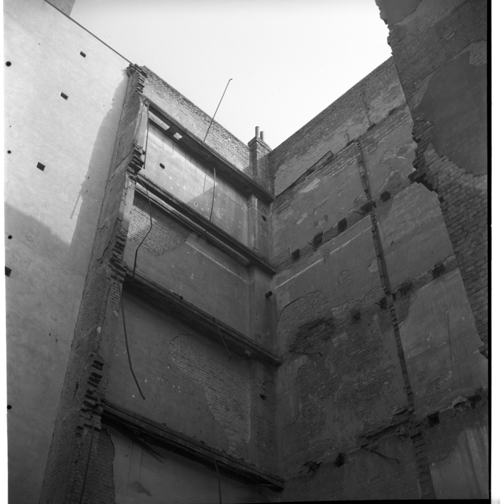 Negativ: Ruine, Kolonnenstraße 47, 1954 (Museen Tempelhof-Schöneberg/Herwarth Staudt CC BY-NC-SA)