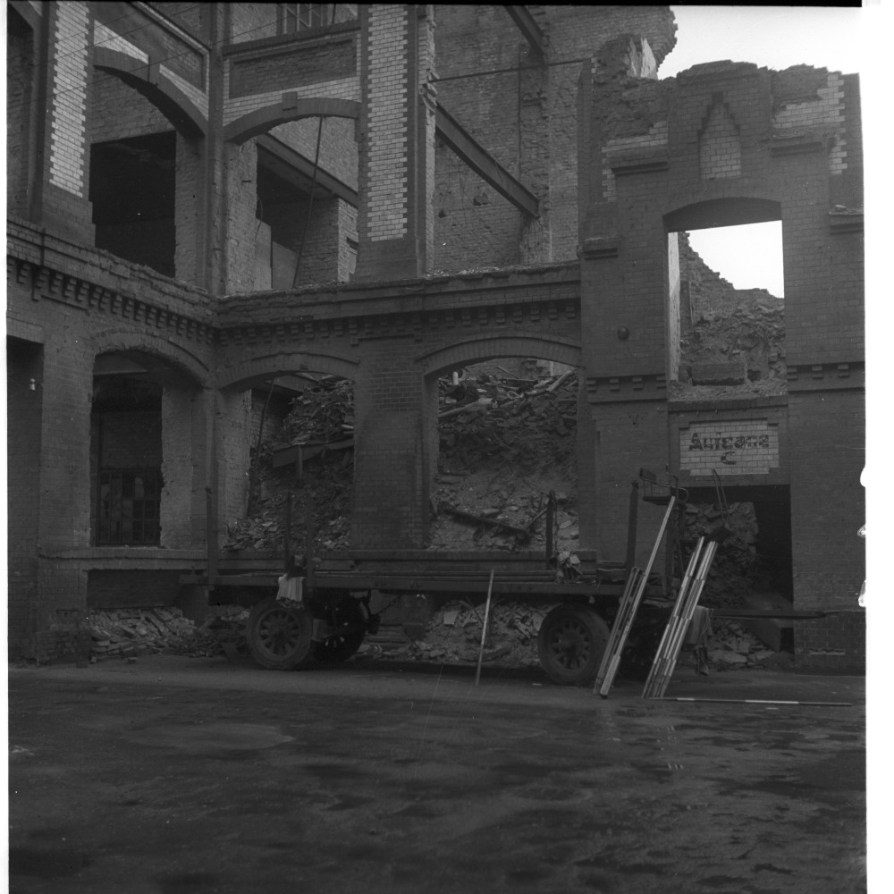 Negativ: Ruine, Kurfürstenstraße 146-147, 1950 (Museen Tempelhof-Schöneberg/Herwarth Staudt CC BY-NC-SA)