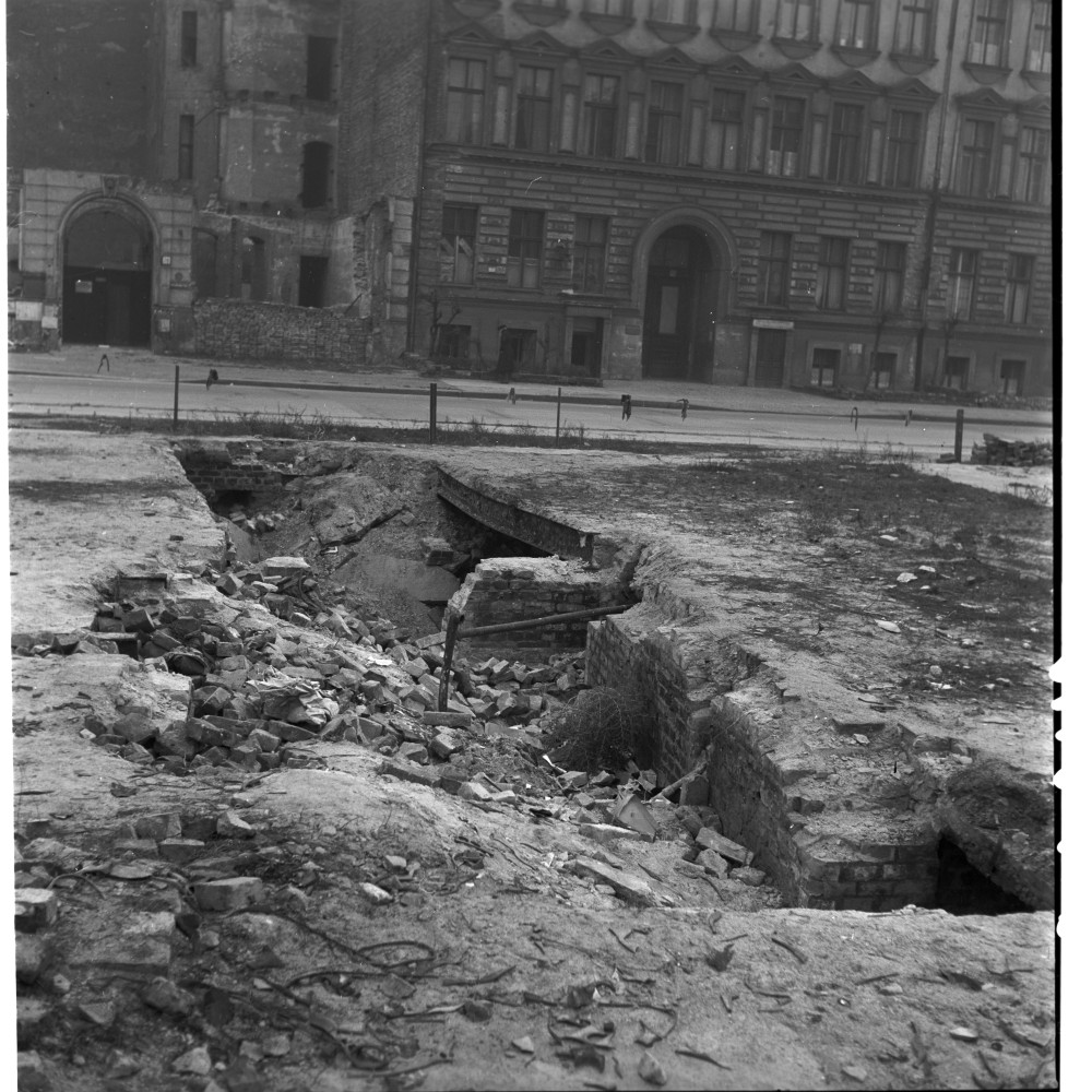 Negativ: Ruine, Kurmärkische Straße 1, 1953 (Museen Tempelhof-Schöneberg/Herwarth Staudt CC BY-NC-SA)