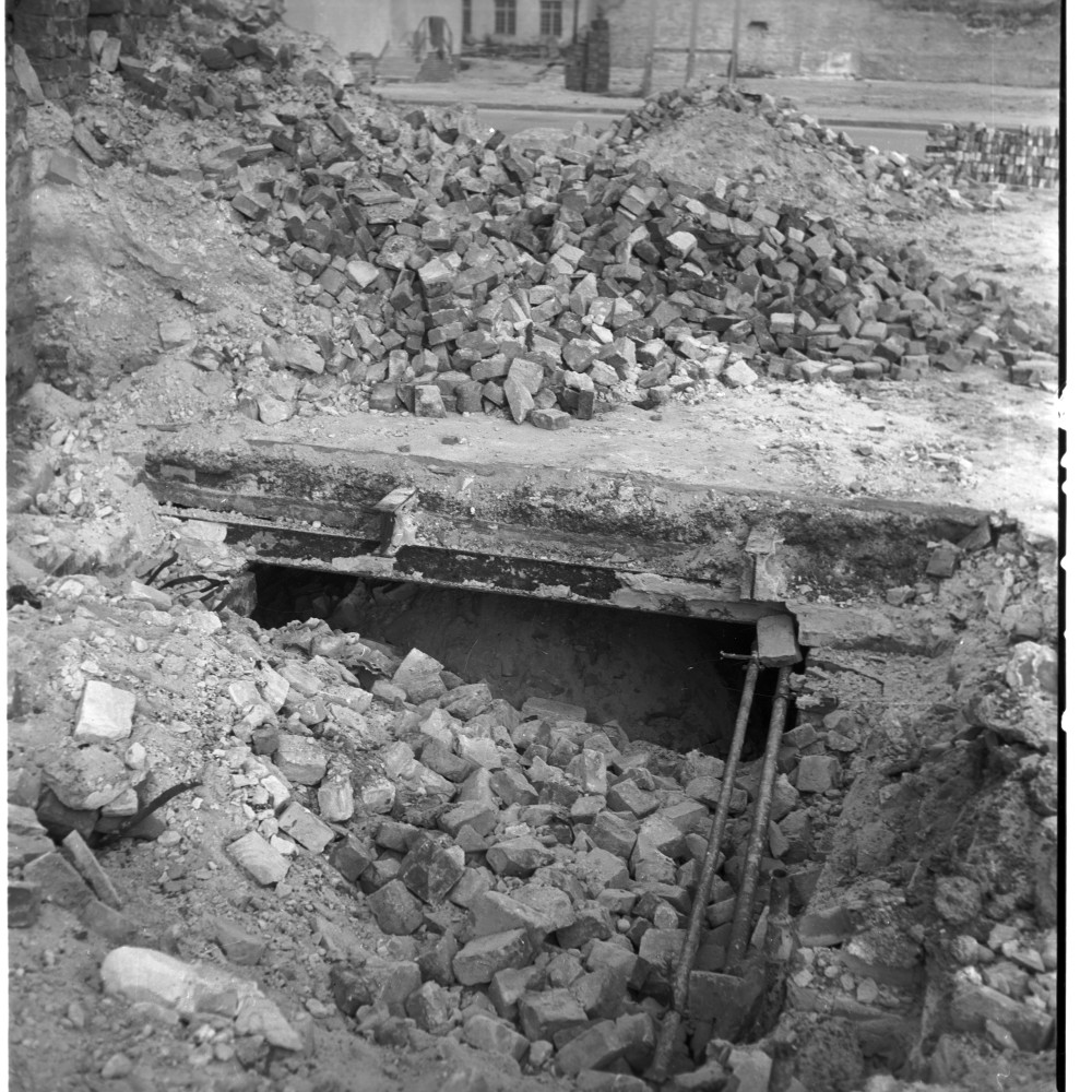 Negativ: Ruine, Kurmärkische Straße 1, 1953 (Museen Tempelhof-Schöneberg/Herwarth Staudt CC BY-NC-SA)