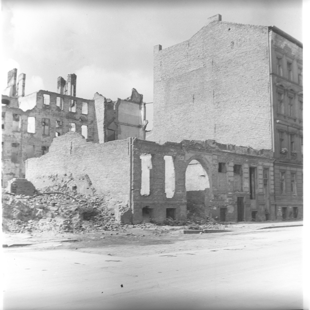 Negativ: Ruine, Kurmärkische Straße 7/5, 1950 (Museen Tempelhof-Schöneberg/Herwarth Staudt CC BY-NC-SA)