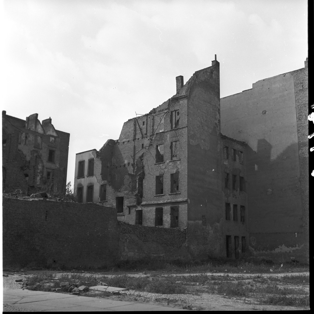 Negativ: Ruine, Kyffhäuserstraße 2, 1953 (Museen Tempelhof-Schöneberg/Herwarth Staudt CC BY-NC-SA)
