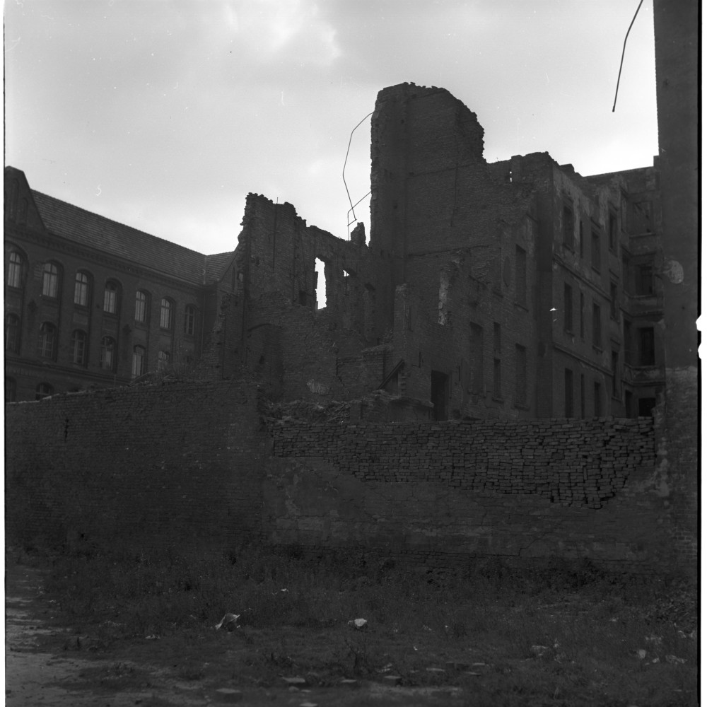 Negativ: Ruine, Kyffhäuserstraße 2, 1953 (Museen Tempelhof-Schöneberg/Herwarth Staudt CC BY-NC-SA)