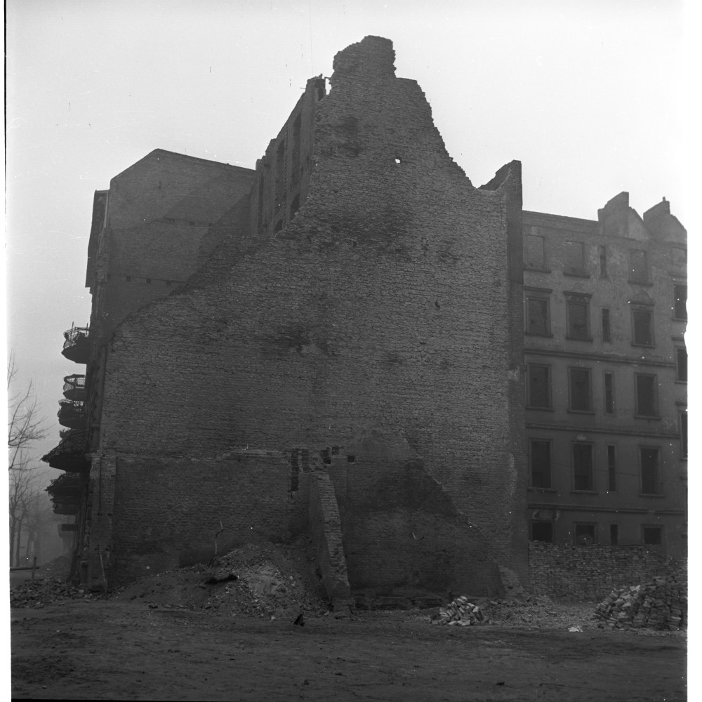 Negativ: Ruine, Kyffhäuserstraße 3, 1953 (Museen Tempelhof-Schöneberg/Herwarth Staudt CC BY-NC-SA)