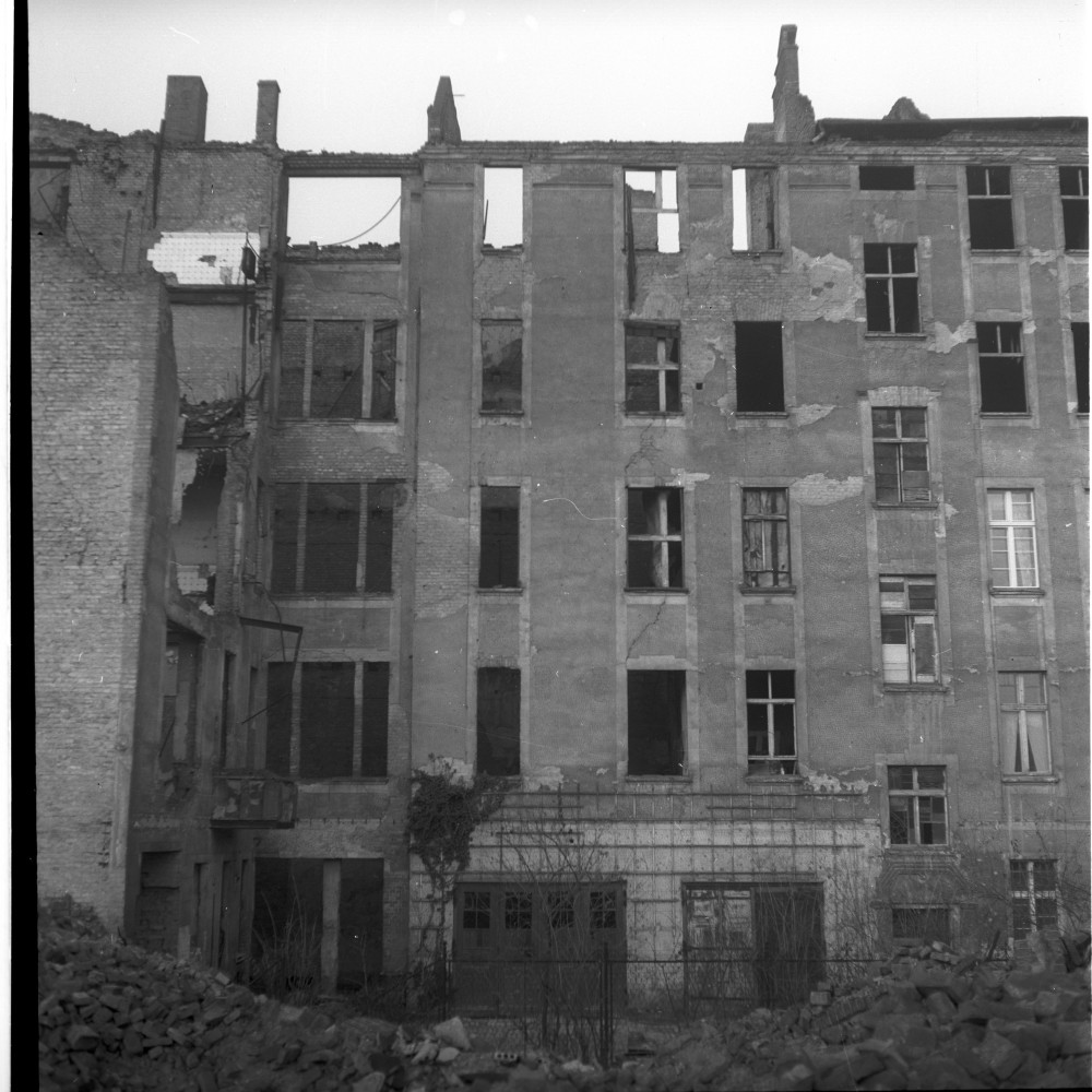 Negativ: Ruine, Landshuter Straße 36, 1952 (Museen Tempelhof-Schöneberg/Herwarth Staudt CC BY-NC-SA)