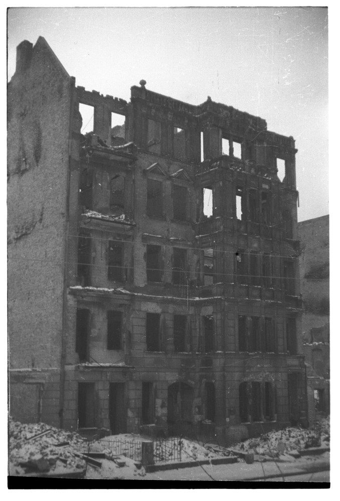 Negativ: Ruine, Landshuter Straße 7, 1950 (Museen Tempelhof-Schöneberg/Herwarth Staudt CC BY-NC-SA)