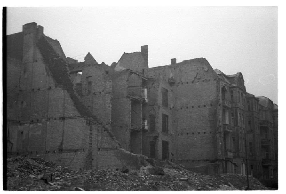 Negativ: Ruine, Lauterstraße 24, 1950 (Museen Tempelhof-Schöneberg/Herwarth Staudt CC BY-NC-SA)