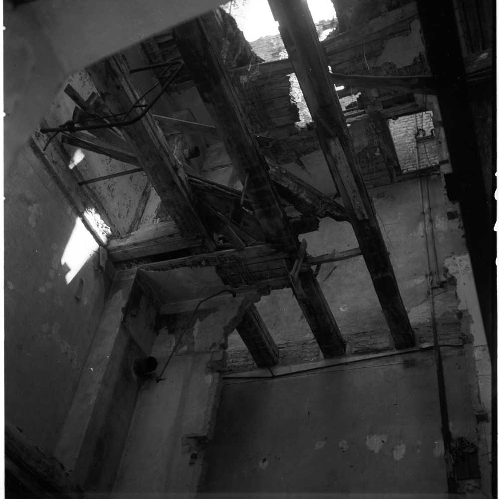 Negativ: Ruine, Lauterstraße 29, 1953 (Museen Tempelhof-Schöneberg/Herwarth Staudt CC BY-NC-SA)