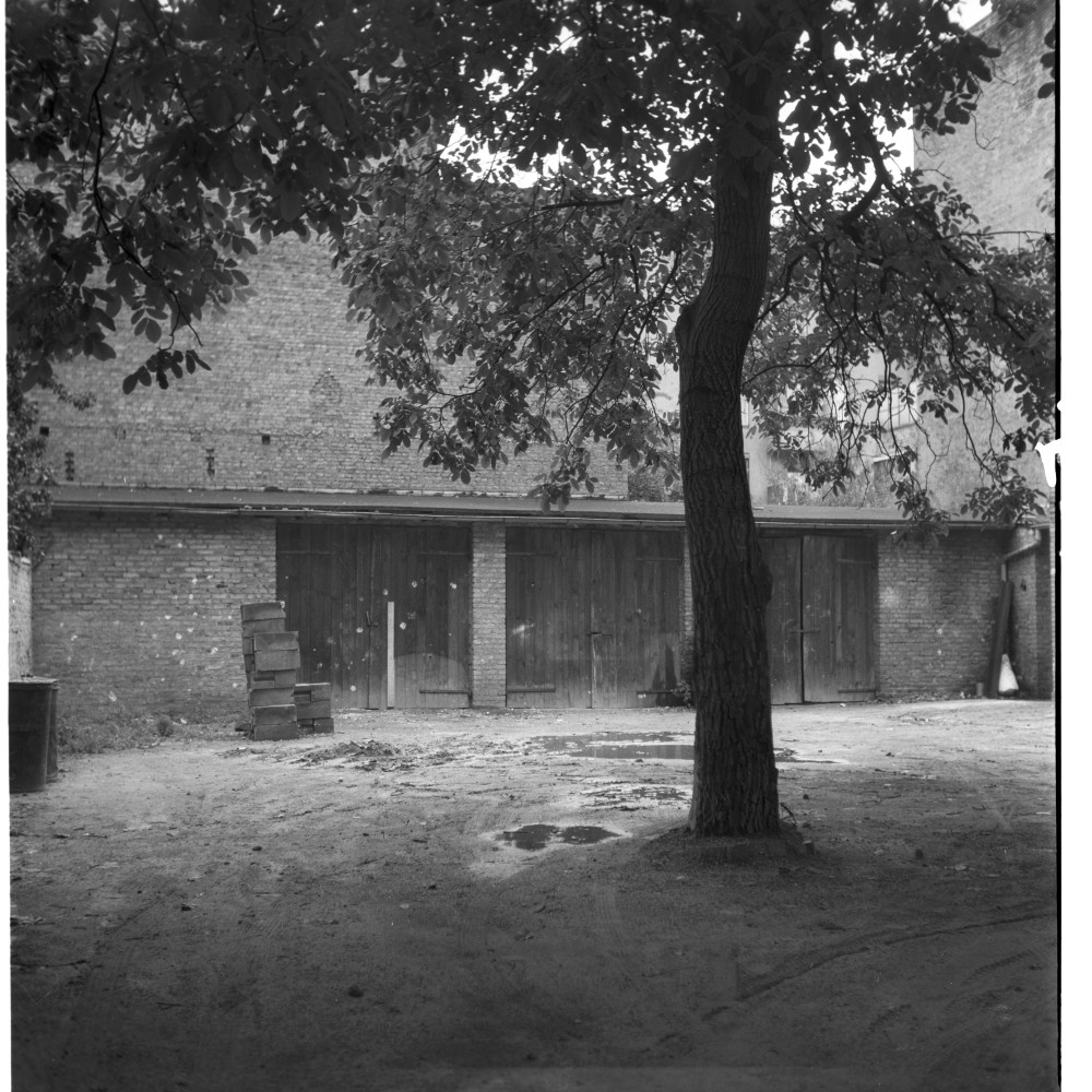 Negativ: Ruine, Lauterstraße 36, 1955 (Museen Tempelhof-Schöneberg/Herwarth Staudt CC BY-NC-SA)