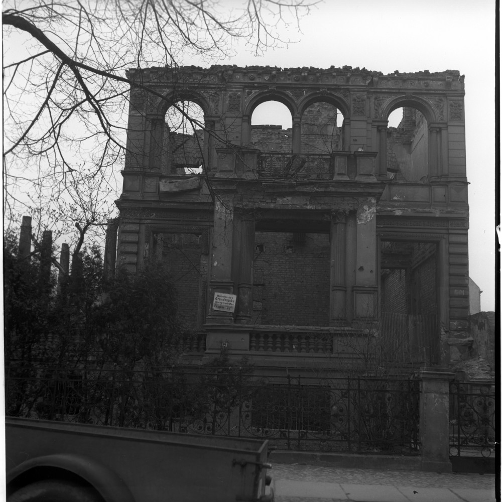 Negativ: Ruine, Lauterstraße 7, 1954 (Museen Tempelhof-Schöneberg/Herwarth Staudt CC BY-NC-SA)