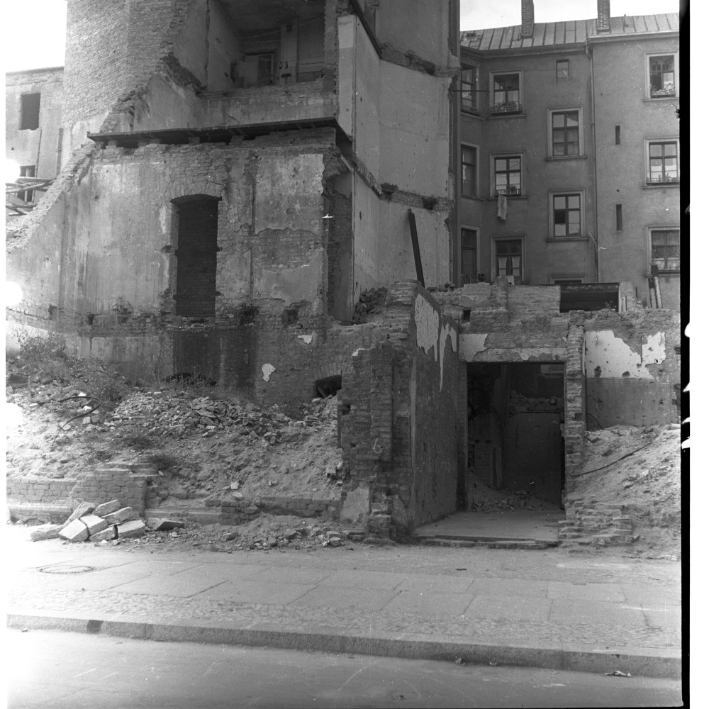 Negativ: Ruine, Leberstraße 68, 1950 (Museen Tempelhof-Schöneberg/Herwarth Staudt CC BY-NC-SA)