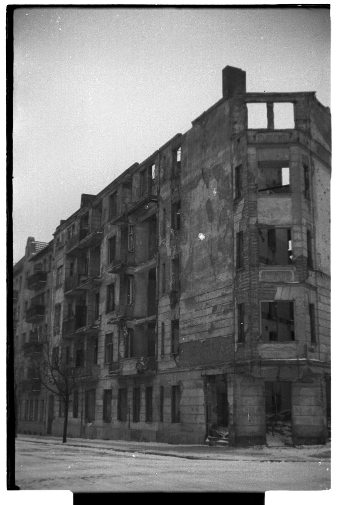 Negativ: Ruine, Leberstraße 84, 1950 (Museen Tempelhof-Schöneberg/Herwarth Staudt CC BY-NC-SA)