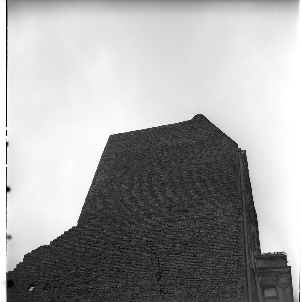 Negativ: Ruine, Lindauer Straße 4-5, 1957 (Museen Tempelhof-Schöneberg/Herwarth Staudt CC BY-NC-SA)