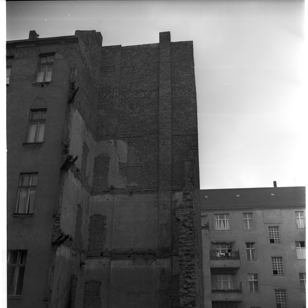 Negativ: Ruine, Lindauer Straße 4-5, 1957 (Museen Tempelhof-Schöneberg/Herwarth Staudt CC BY-NC-SA)