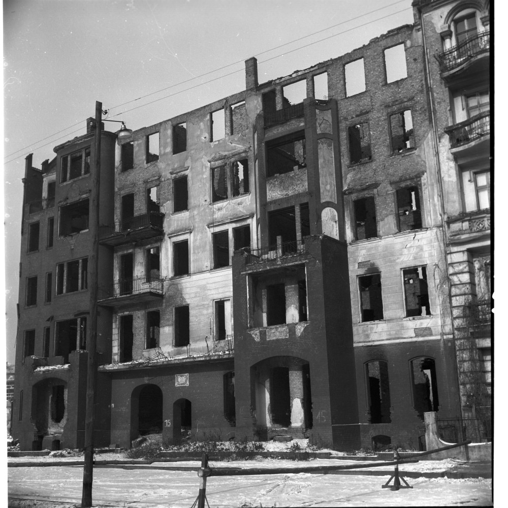 Negativ: Ruine, Luitpoldstraße 15, 1954 (Museen Tempelhof-Schöneberg/Herwarth Staudt CC BY-NC-SA)