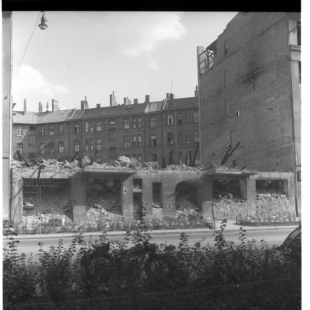 Negativ: Ruine, Martin-Luther-Straße 53, 1950 (Museen Tempelhof-Schöneberg/Herwarth Staudt CC BY-NC-SA)