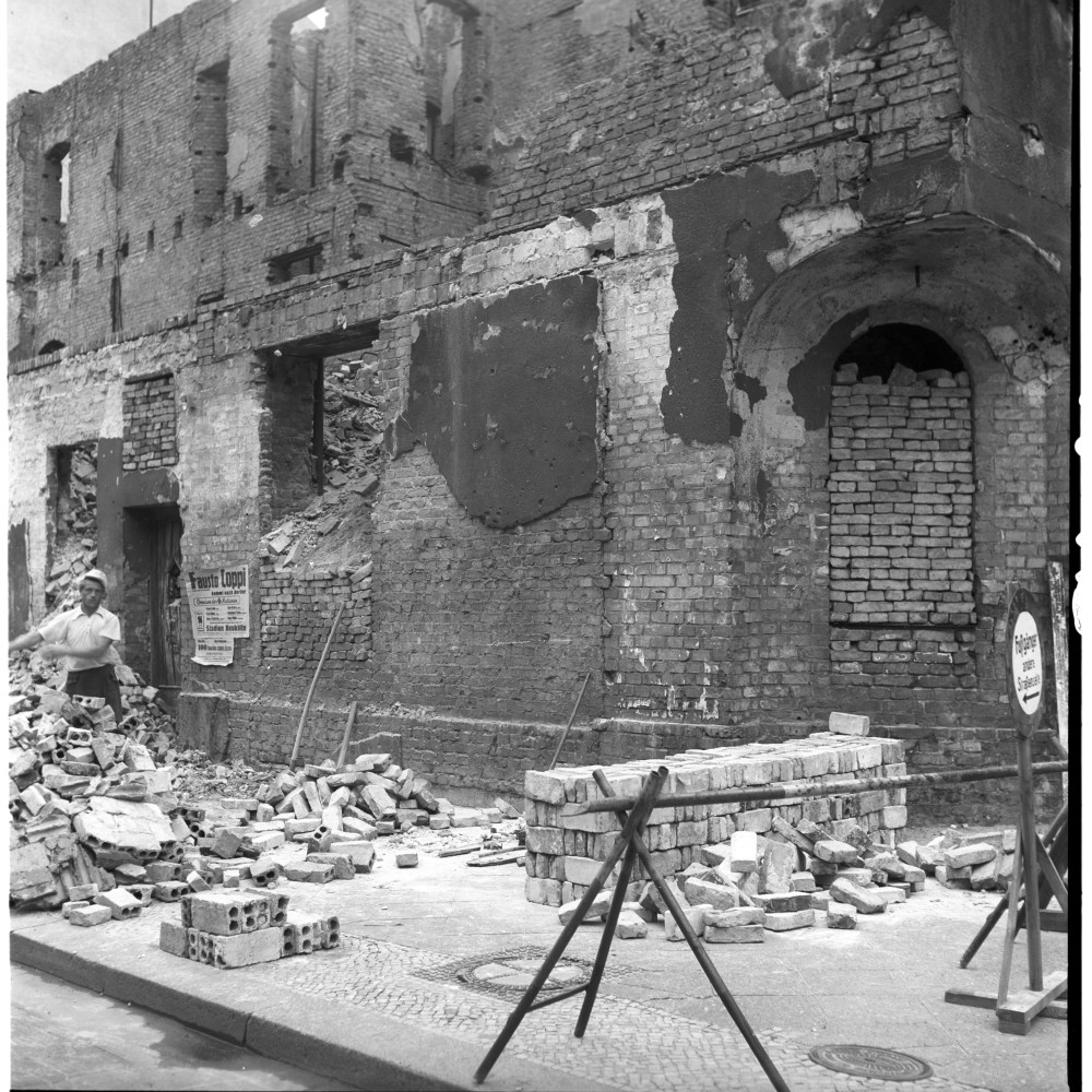 Negativ: Ruine, Martin-Luther-Straße 55, 1953 (Museen Tempelhof-Schöneberg/Herwarth Staudt CC BY-NC-SA)
