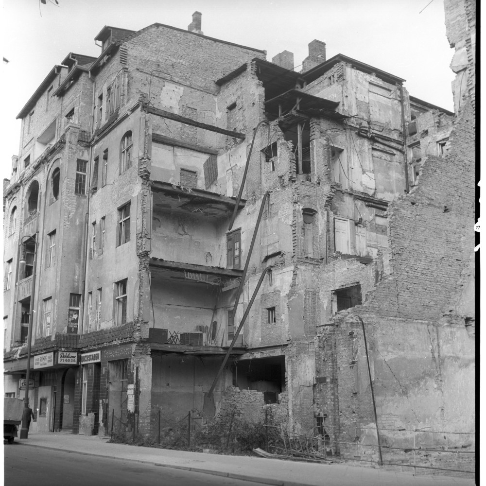 Negativ: Ruine, Martin-Luther-Straße 60, 1953 (Museen Tempelhof-Schöneberg/Herwarth Staudt CC BY-NC-SA)