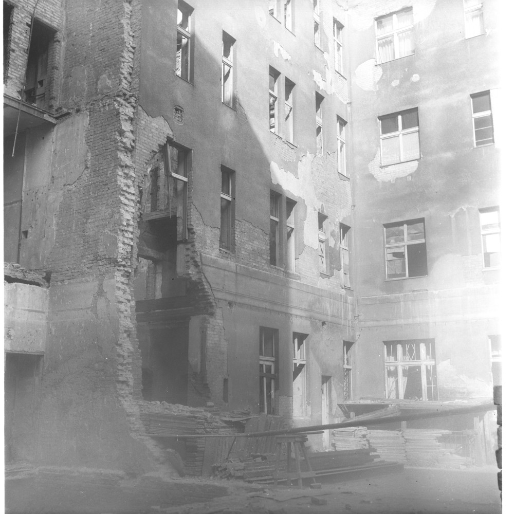 Negativ: Ruine, Martin-Luther-Straße 60, 1953 (Museen Tempelhof-Schöneberg/Herwarth Staudt CC BY-NC-SA)