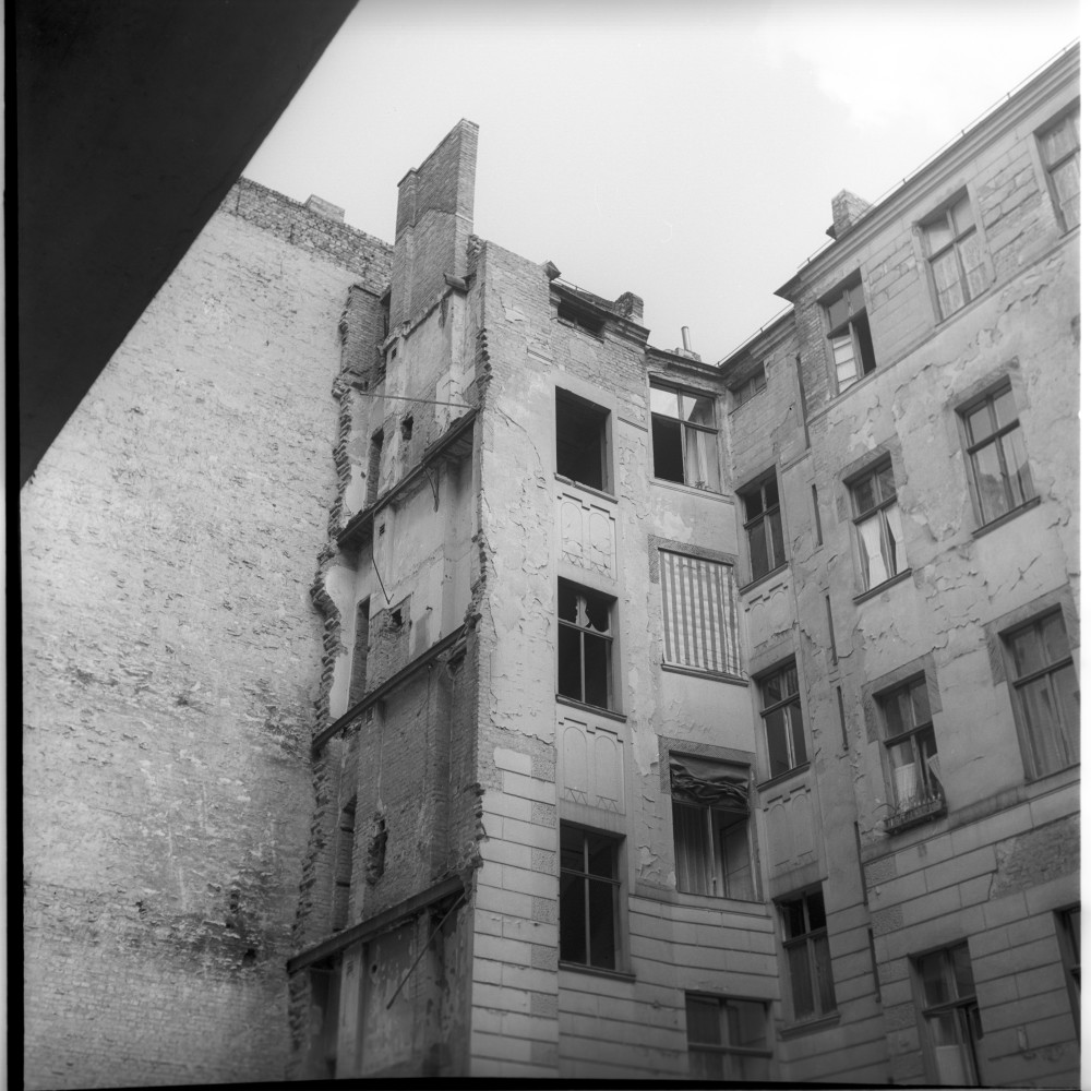 Negativ: Ruine, Martin-Luther-Straße 68, 1953 (Museen Tempelhof-Schöneberg/Herwarth Staudt CC BY-NC-SA)