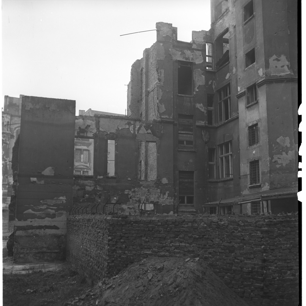 Negativ: Ruine, Martin-Luther-Straße 9 a, 1953 (Museen Tempelhof-Schöneberg/Herwarth Staudt CC BY-NC-SA)