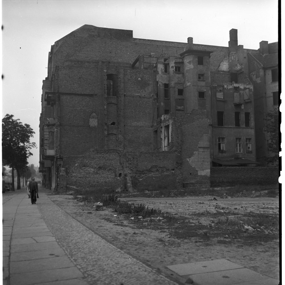 Negativ: Ruine, Martin-Luther-Straße 9 a, 1953 (Museen Tempelhof-Schöneberg/Herwarth Staudt CC BY-NC-SA)