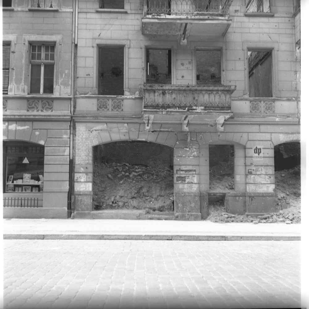 Negativ: Ruine, Merseburger Straße 11, 1951 (Museen Tempelhof-Schöneberg/Herwarth Staudt CC BY-NC-SA)