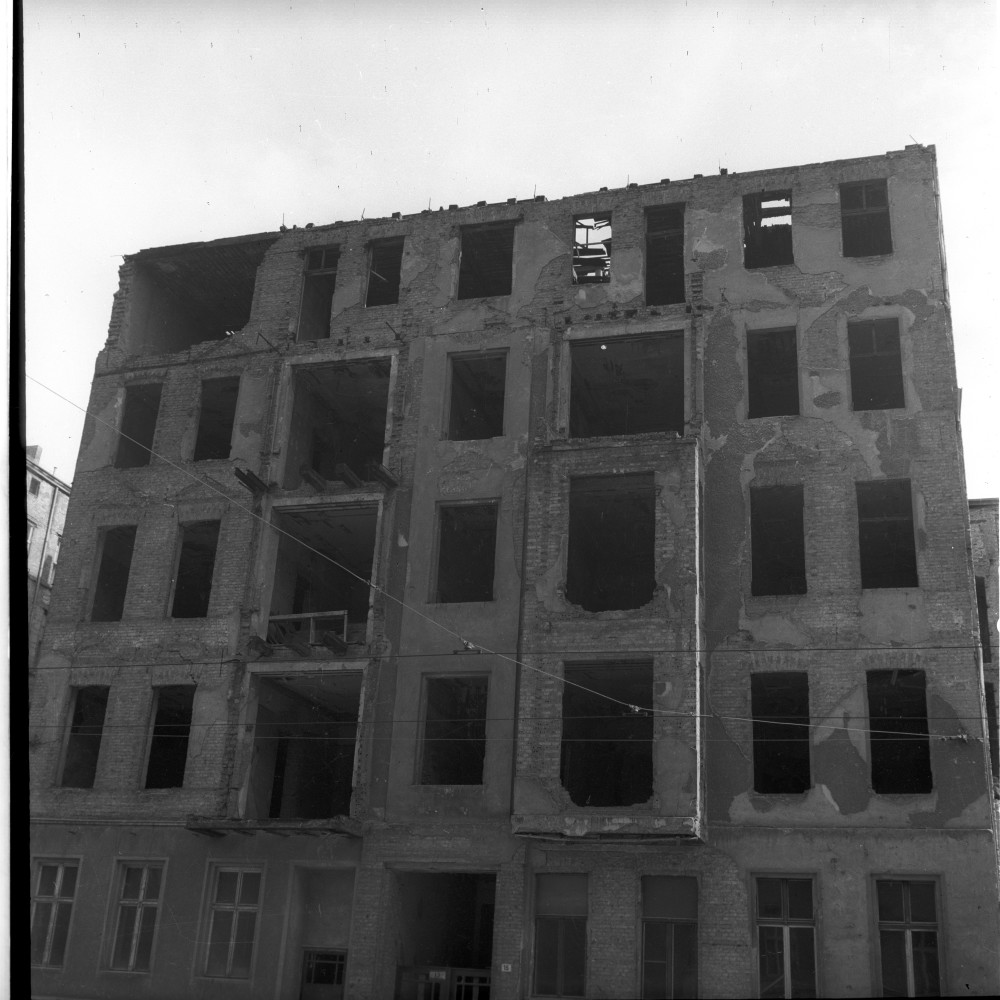 Negativ: Ruine, Motzstraße 15, 1952 (Museen Tempelhof-Schöneberg/Herwarth Staudt CC BY-NC-SA)