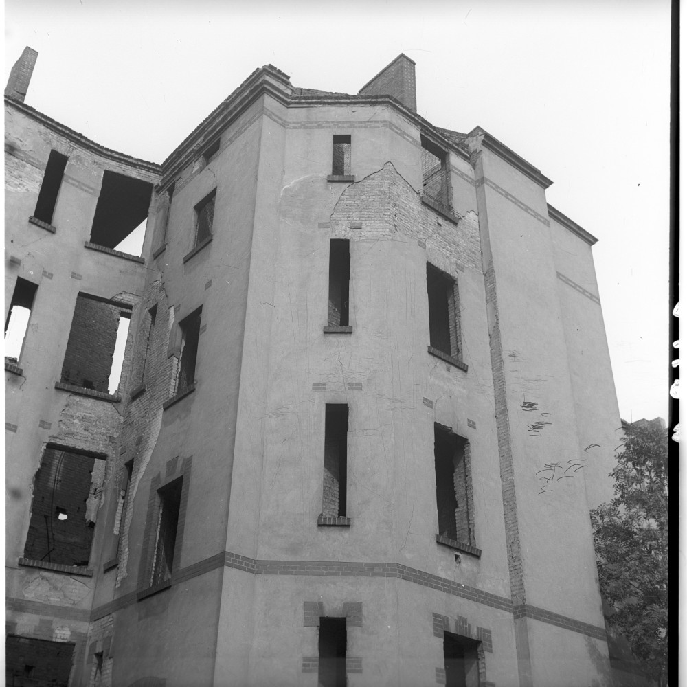 Negativ: Ruine, Münchener Straße 46, 1953 (Museen Tempelhof-Schöneberg/Herwarth Staudt CC BY-NC-SA)