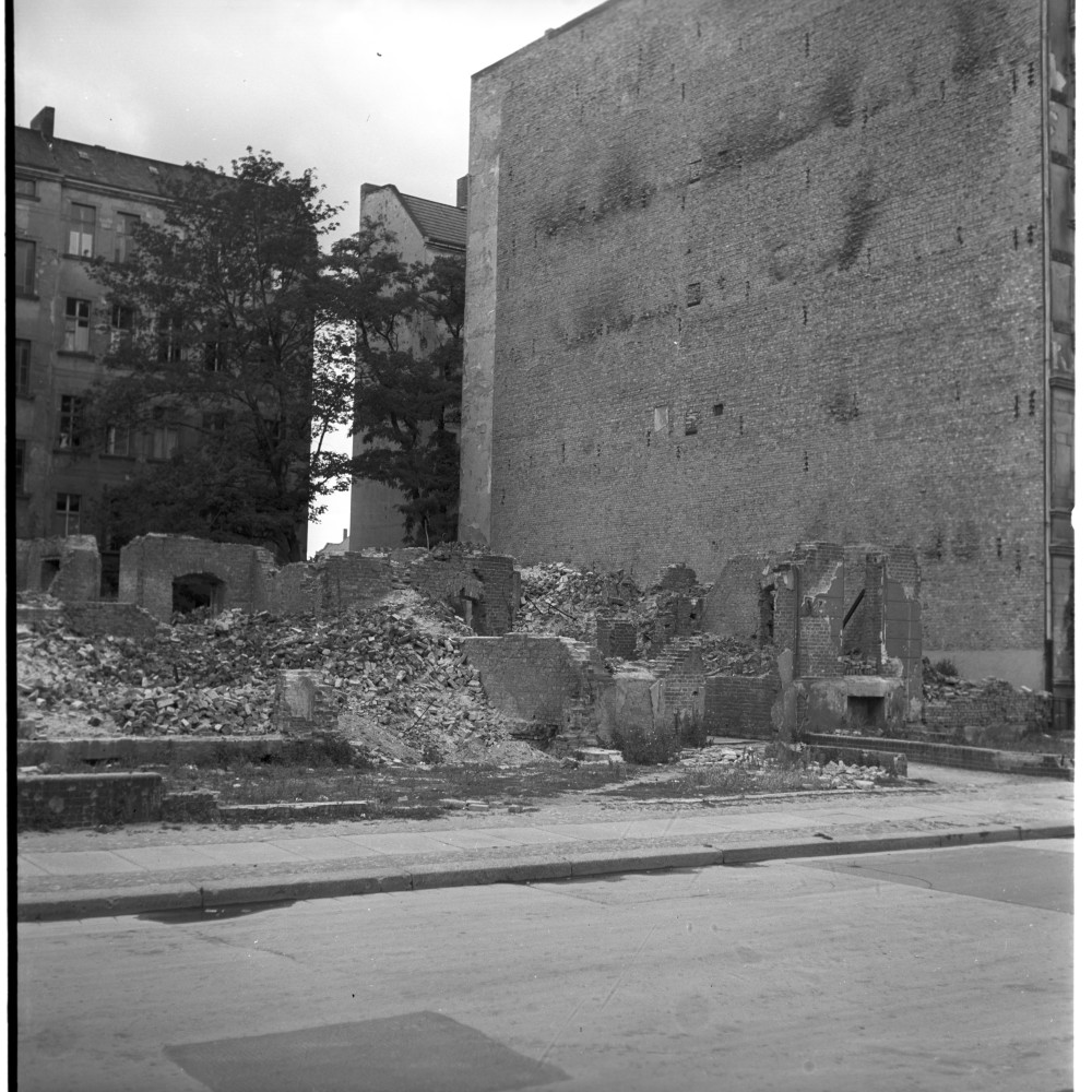 Negativ: Ruine, Münchener Straße 7, 1953 (Museen Tempelhof-Schöneberg/Herwarth Staudt CC BY-NC-SA)