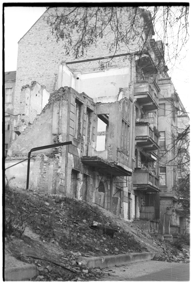 Negativ: Ruine, Naumannstraße 40, 1949 (Museen Tempelhof-Schöneberg/Herwarth Staudt CC BY-NC-SA)