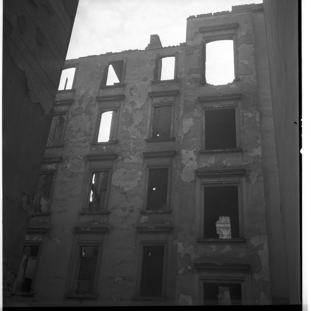 Negativ: Ruine, Neue Steinmetzstraße 3, 1953 (Museen Tempelhof-Schöneberg/Herwarth Staudt CC BY-NC-SA)