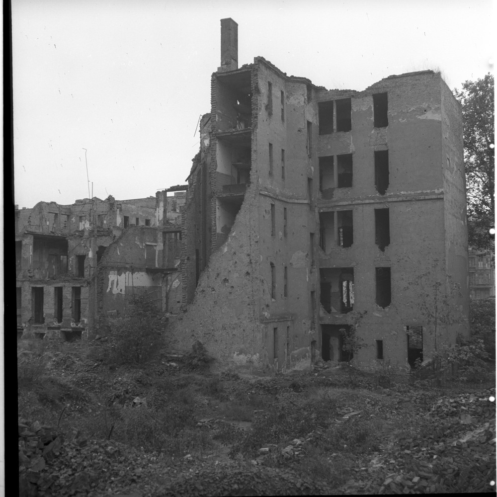 Negativ: Ruine, Neue Winterfeldtstraße 24, 1952 (Museen Tempelhof-Schöneberg/Herwarth Staudt CC BY-NC-SA)