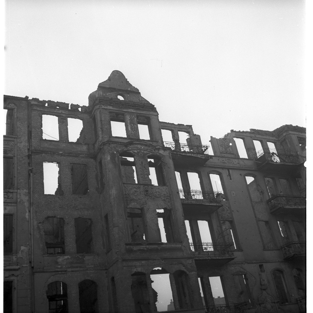 Negativ: Ruine, Neue Winterfeldtstraße 28, 1953 (Museen Tempelhof-Schöneberg/Herwarth Staudt CC BY-NC-SA)