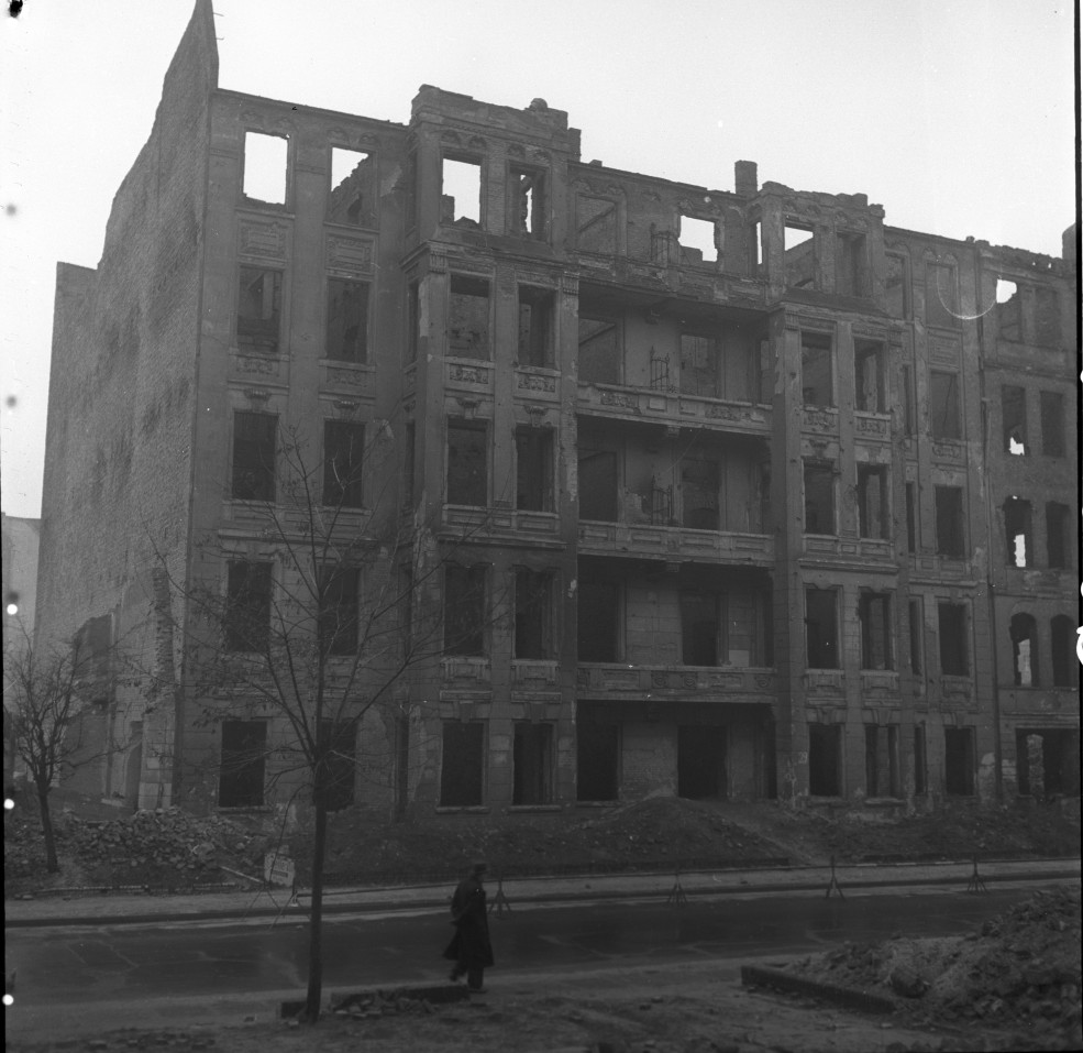 Negativ: Ruine, Neue Winterfeldtstraße 29, 1953 (Museen Tempelhof-Schöneberg/Herwarth Staudt CC BY-NC-SA)
