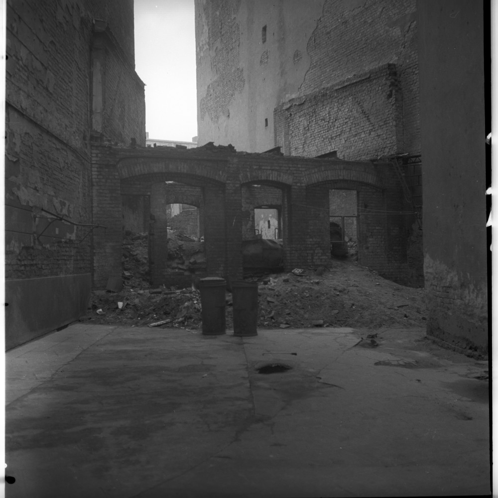 Negativ: Ruine, Neue Winterfeldtstraße 3 a, 1951 (Museen Tempelhof-Schöneberg/Herwarth Staudt CC BY-NC-SA)