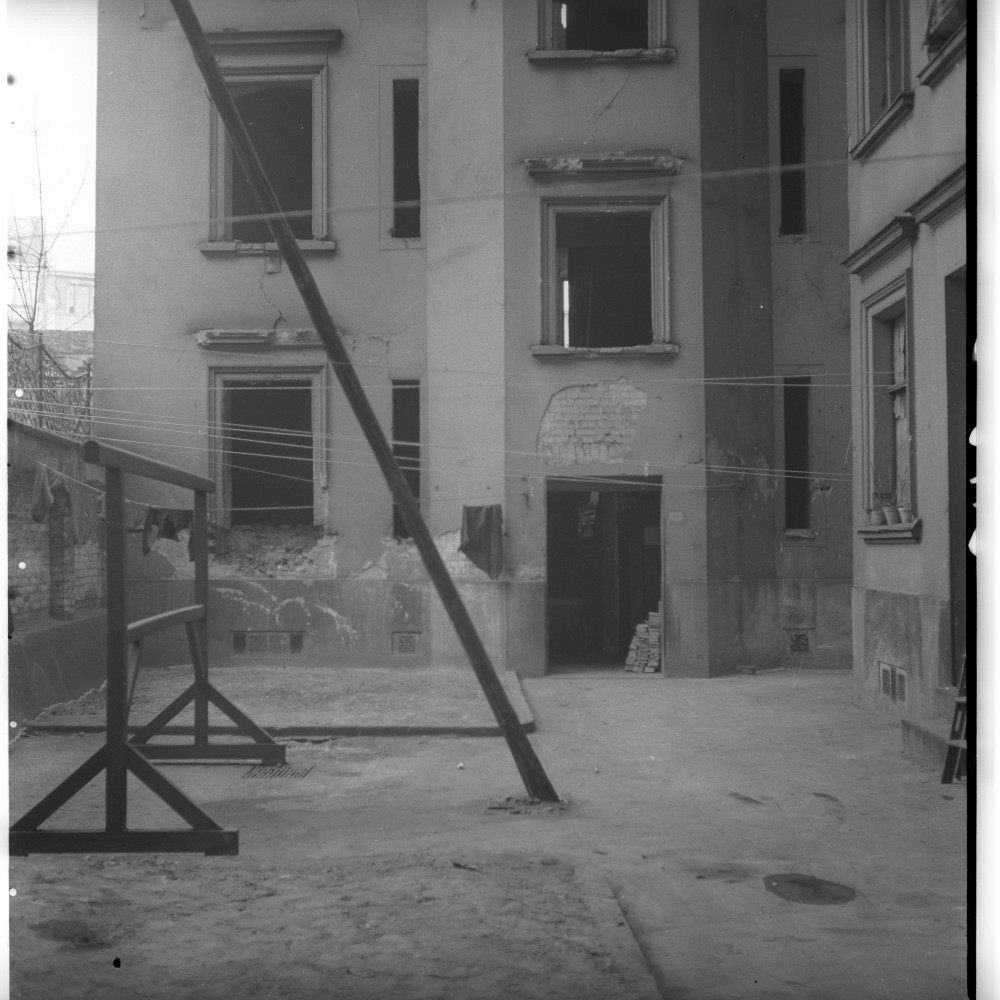 Negativ: Ruine, Neue Winterfeldtstraße 4, 1951 (Museen Tempelhof-Schöneberg/Herwarth Staudt CC BY-NC-SA)