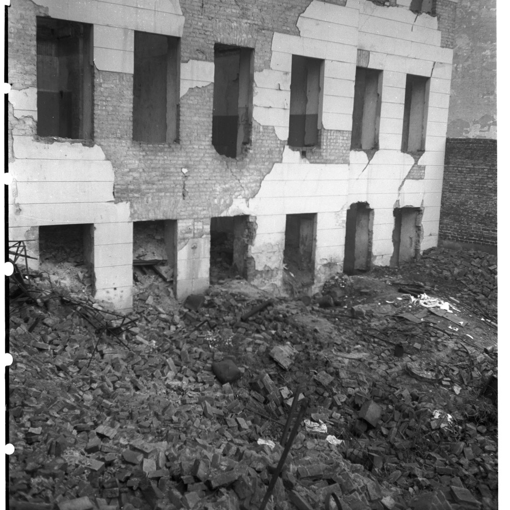 Negativ: Ruine, Neue Winterfeldtstraße 4, 1951 (Museen Tempelhof-Schöneberg/Herwarth Staudt CC BY-NC-SA)