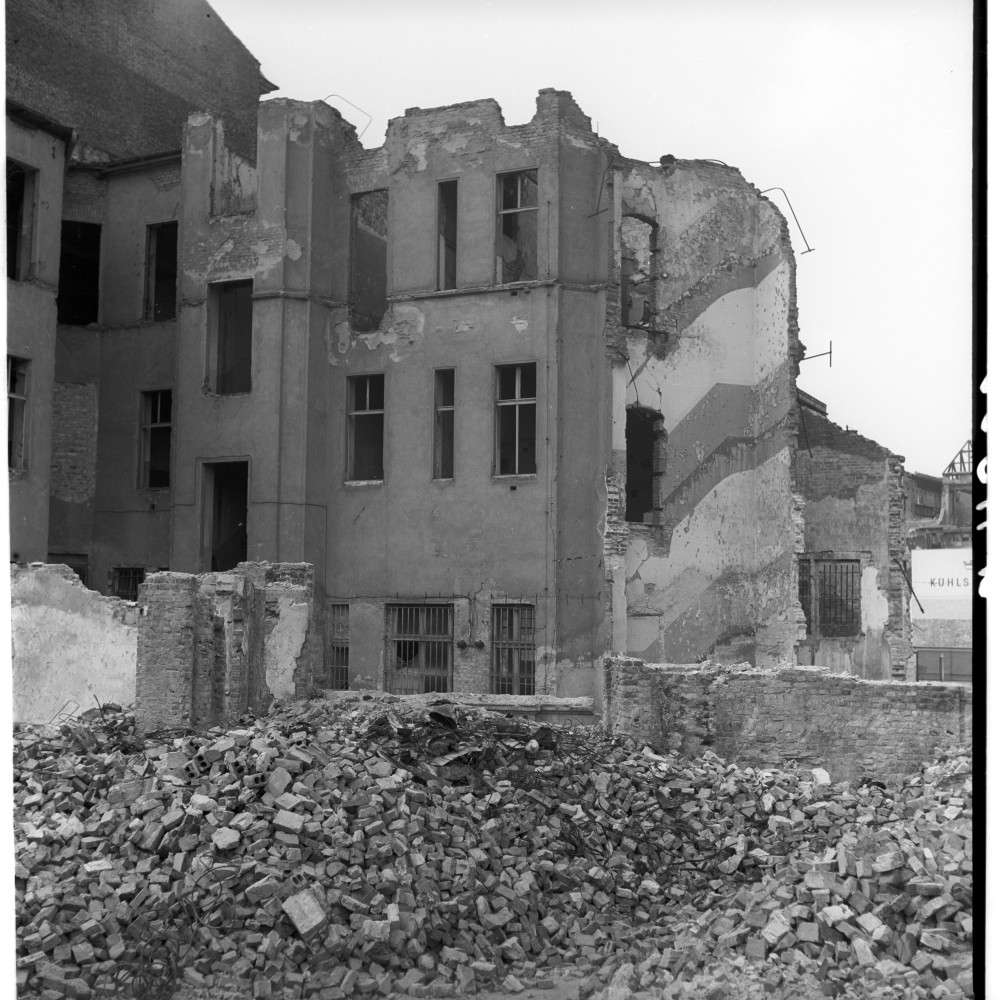 Negativ: Ruine, Nollendorfplatz 8, 1954 (Museen Tempelhof-Schöneberg/Herwarth Staudt CC BY-NC-SA)