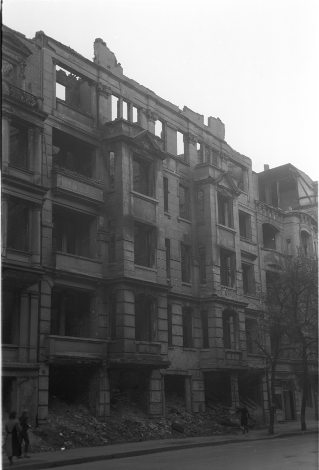 Negativ: Ruine, Nollendorfstraße 22/23, 1949 (Museen Tempelhof-Schöneberg/Herwarth Staudt CC BY-NC-SA)