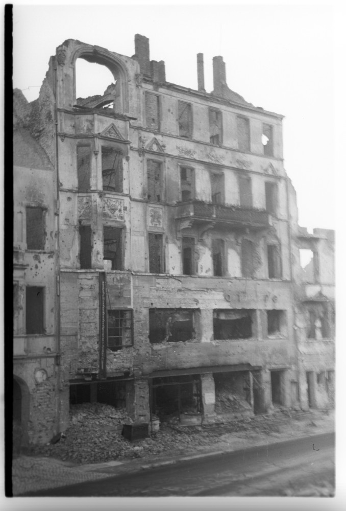 Negativ: Ruine, Nürnberger Straße 61/62, 1949 (Museen Tempelhof-Schöneberg/Herwarth Staudt CC BY-NC-SA)