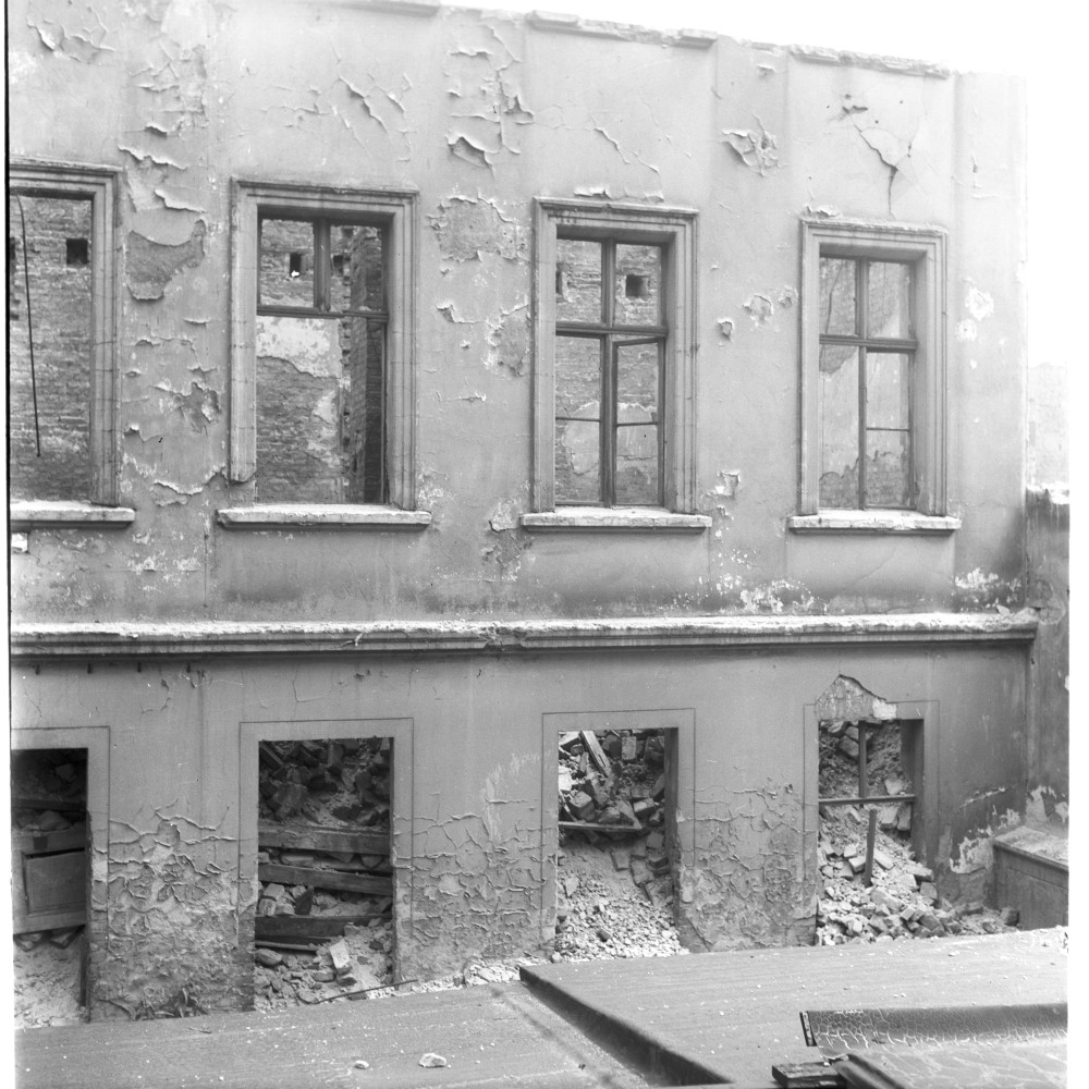 Negativ: Ruine, Pallasstraße 22, 1953 (Museen Tempelhof-Schöneberg/Herwarth Staudt CC BY-NC-SA)