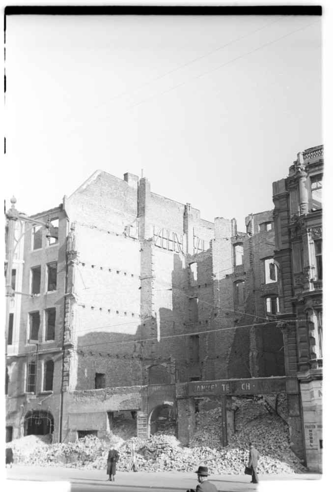 Negativ: Ruine, Potsdamer Straße 145, 1949 (Museen Tempelhof-Schöneberg/Herwarth Staudt CC BY-NC-SA)