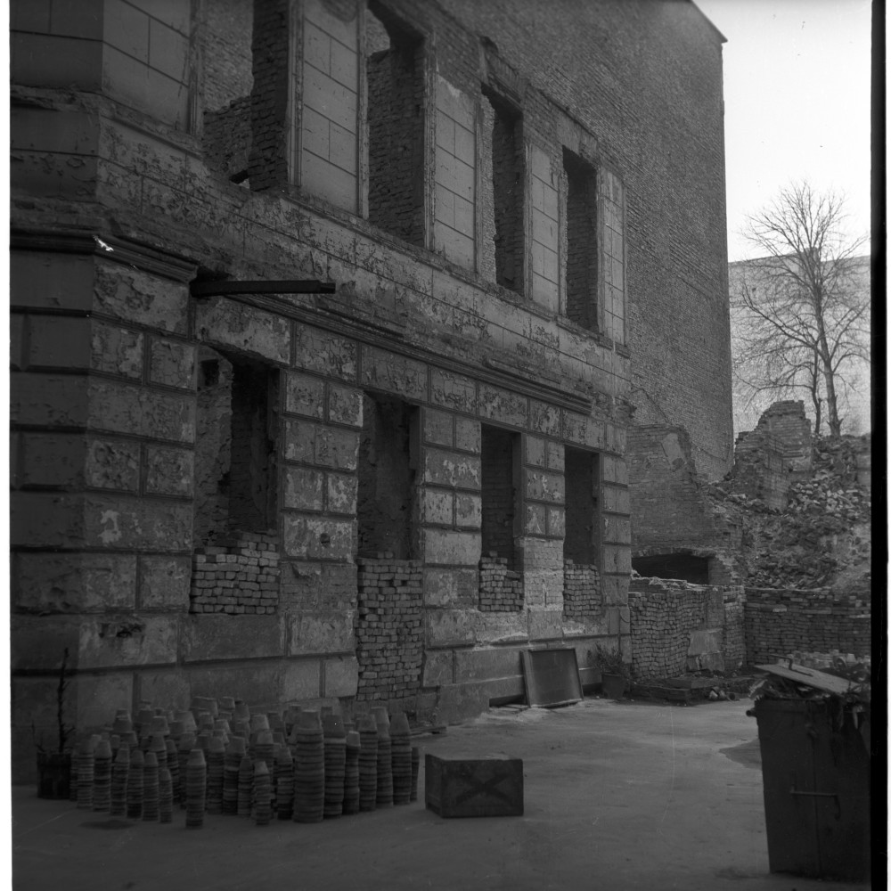 Negativ: Ruine, Potsdamer Straße 154, 1954 (Museen Tempelhof-Schöneberg/Herwarth Staudt CC BY-NC-SA)