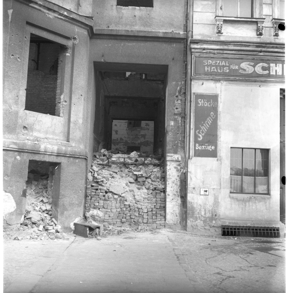 Negativ: Ruine, Potsdamer Straße 195, 1951 (Museen Tempelhof-Schöneberg/Herwarth Staudt CC BY-NC-SA)